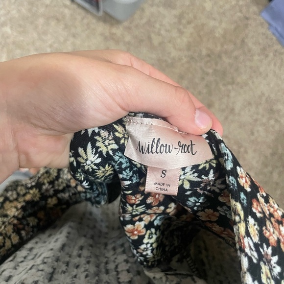 Fitted Yellow and Black Long Sleeve backless mockneck Blouse - Picture 3 of 10